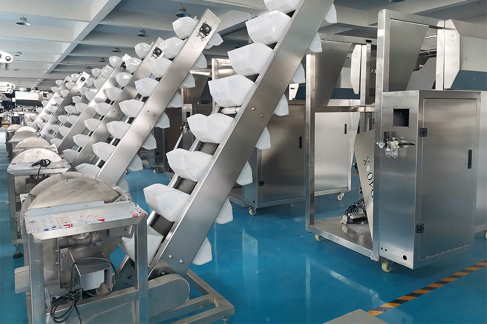 薄膜製袋的鮮土豆粉蜜桃久久久久久采用人工稱重與機器自動包裝相結合 薄膜製袋的鮮土豆粉蜜桃久久久久久采用人工稱重與機器自動包裝相結合