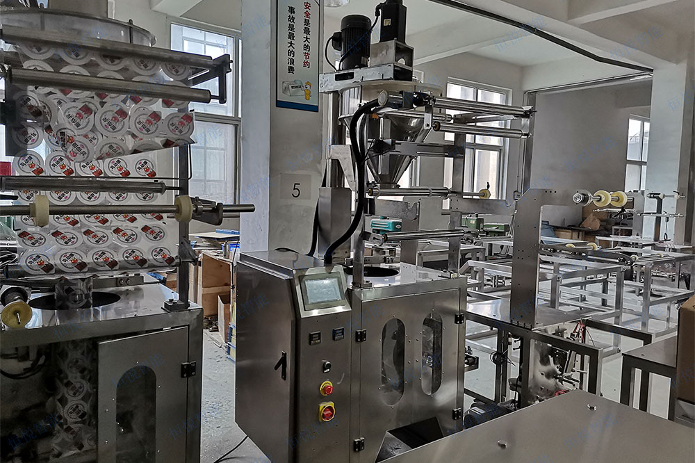 全自動粉料蜜桃久久久久久是生產企業不可或缺的生產設備